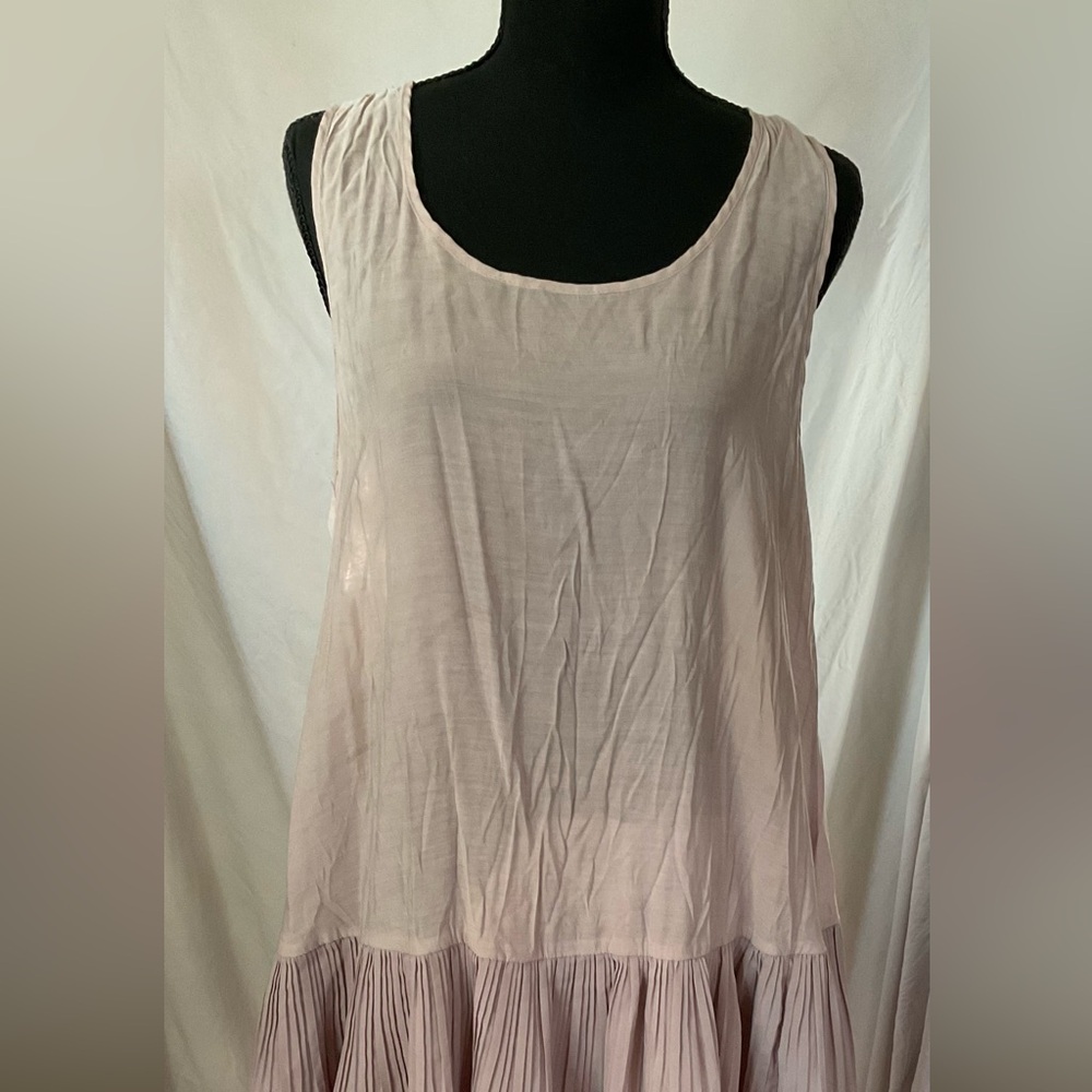 Sleeveless Pleated Hem Midi Dress in Light Blush